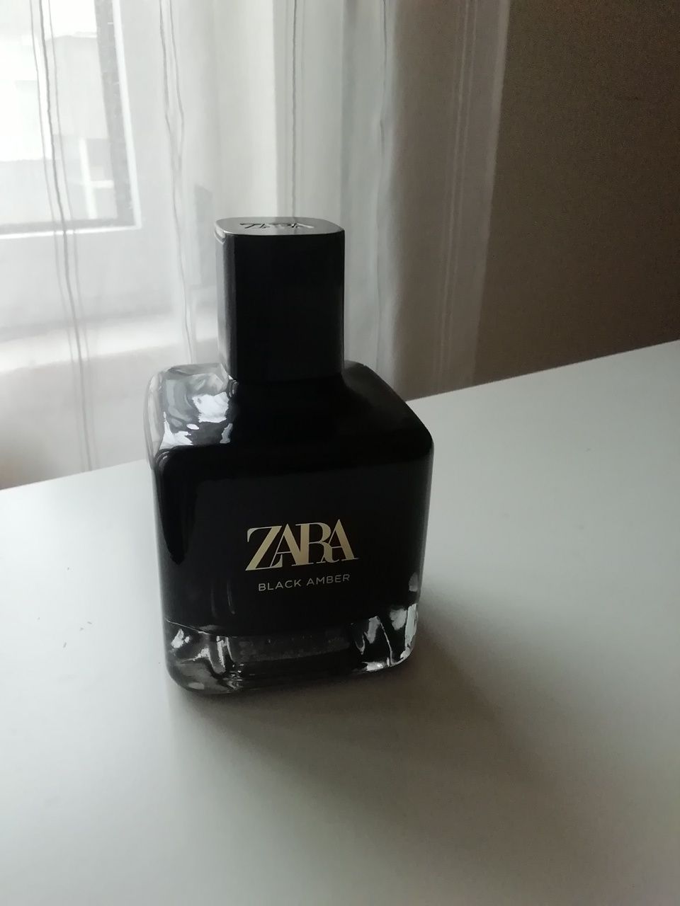 Frasco Black Amber da Zara, vazio