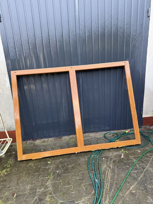 Okna z szybami złoty dąb