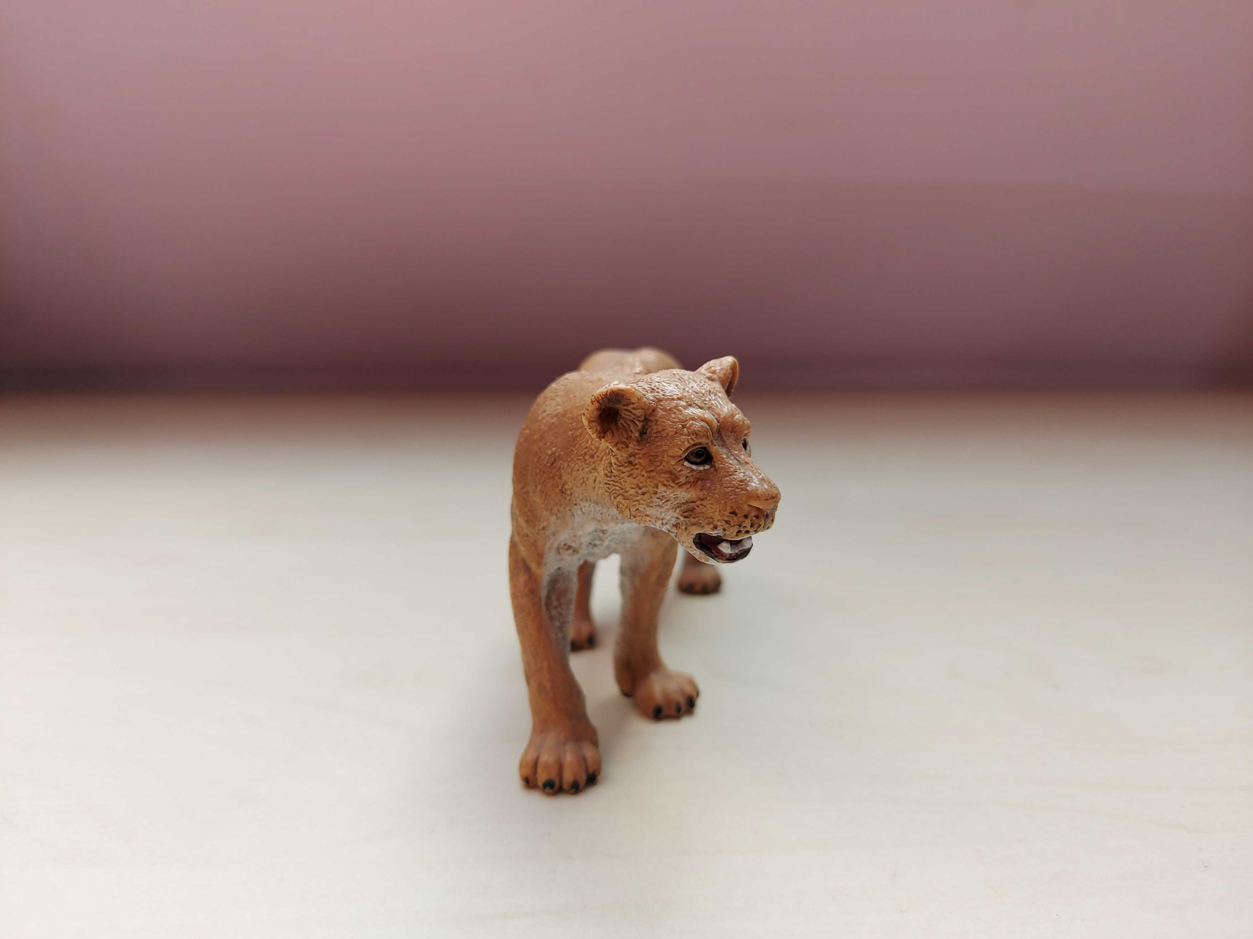 Figurka Schleich 14712 Lwica lew wycofana