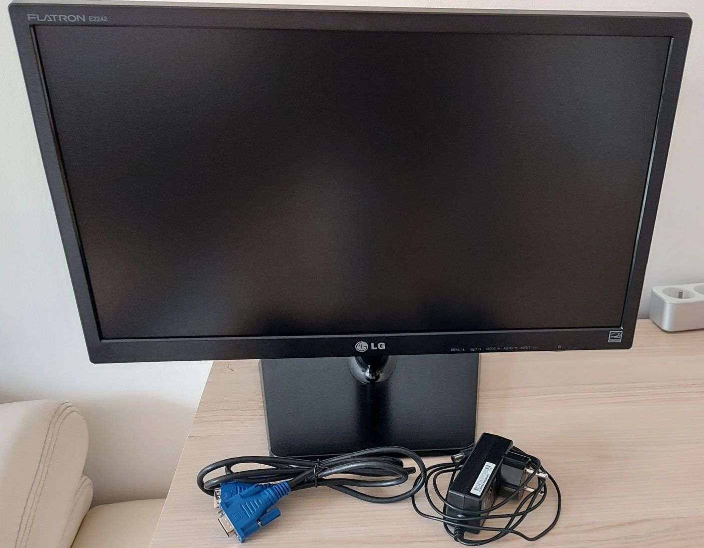 Monitor LG E2242T-BN