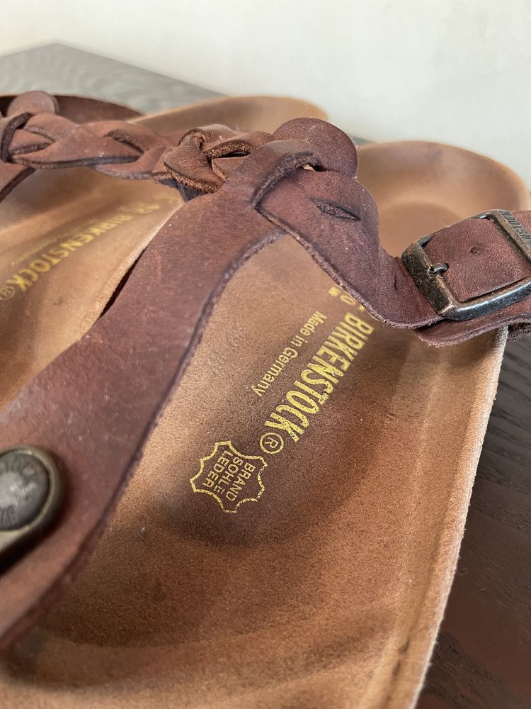 Sandálias Birkenstock em pele