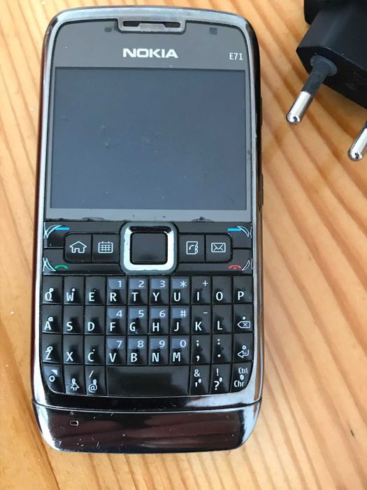 Telefon NOKIA E71