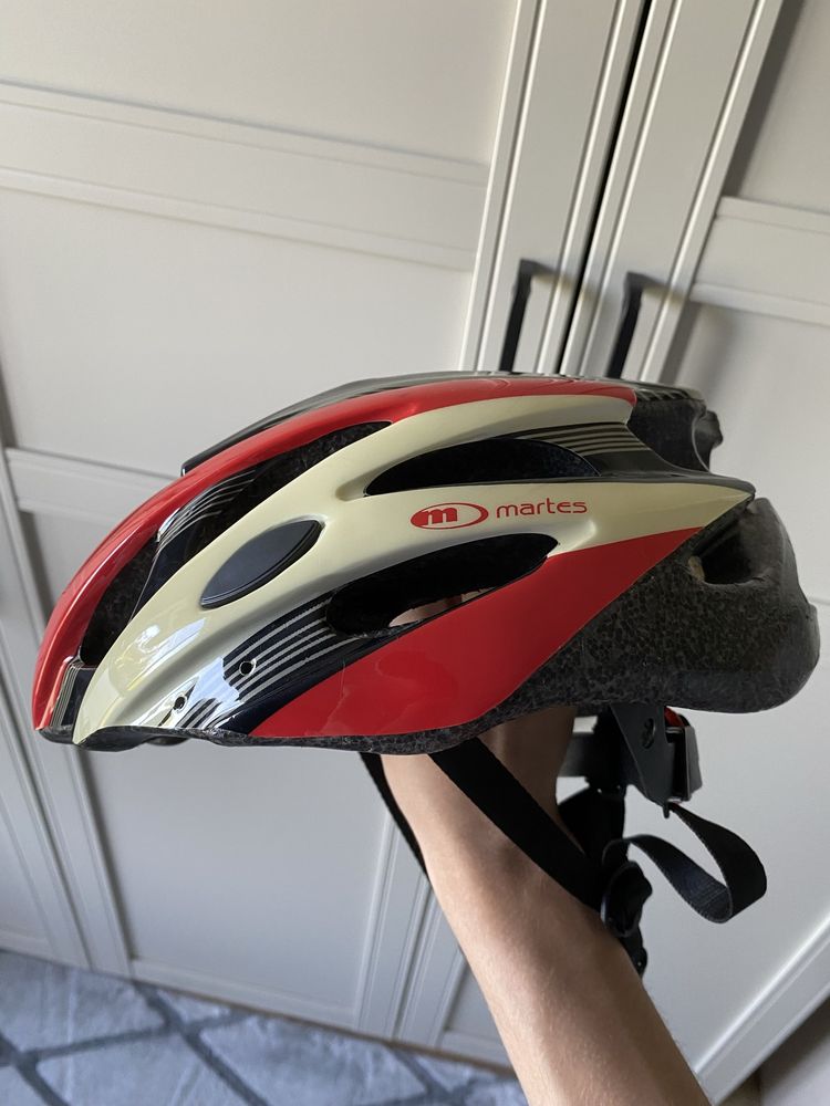 Kask MARTES czarno-biało-czerwony