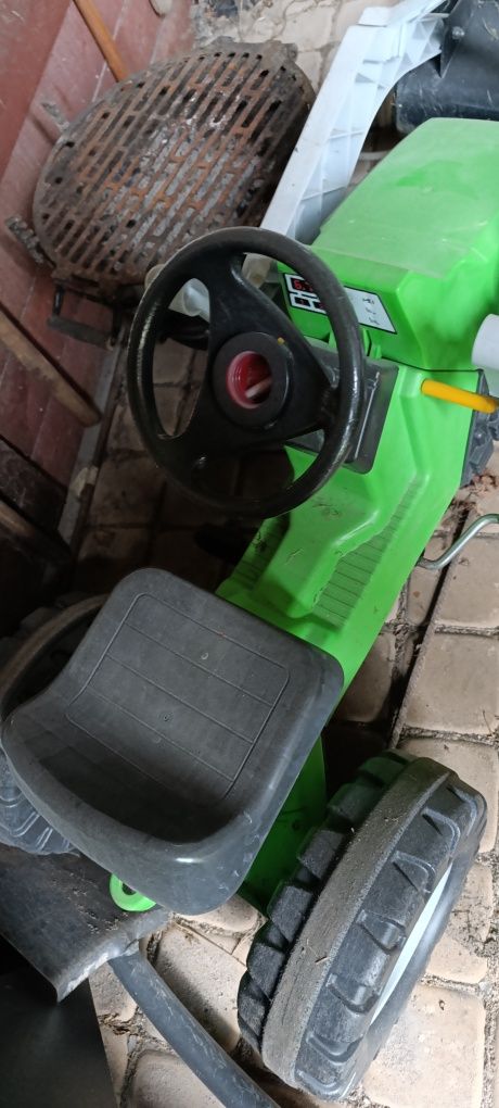 Traktor z łyżką do piasku