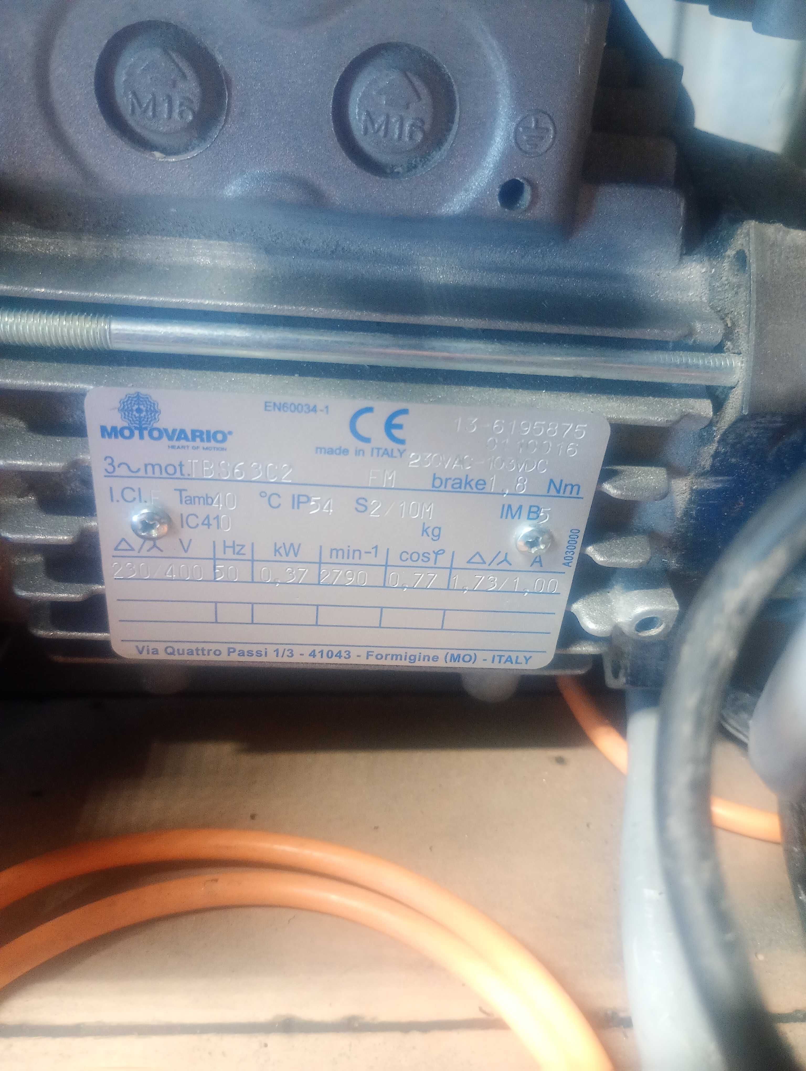 Skrzynka sterownik  wraz z silnikiem elektrycznym i przekładnią