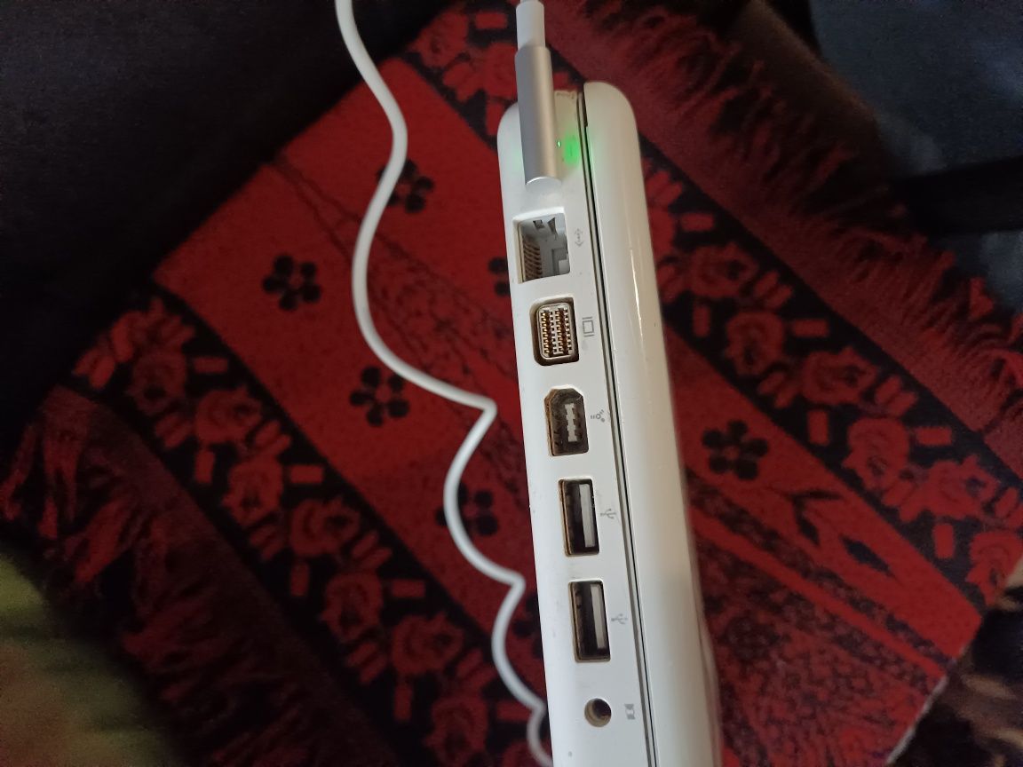 Laptop MacBook 10.6.8