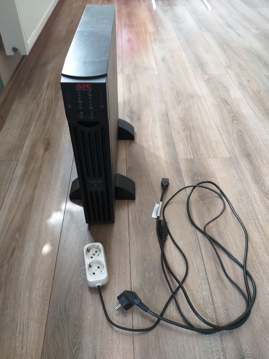 Бесперебойник ИБП APC Smart-UPS RT 1000VA