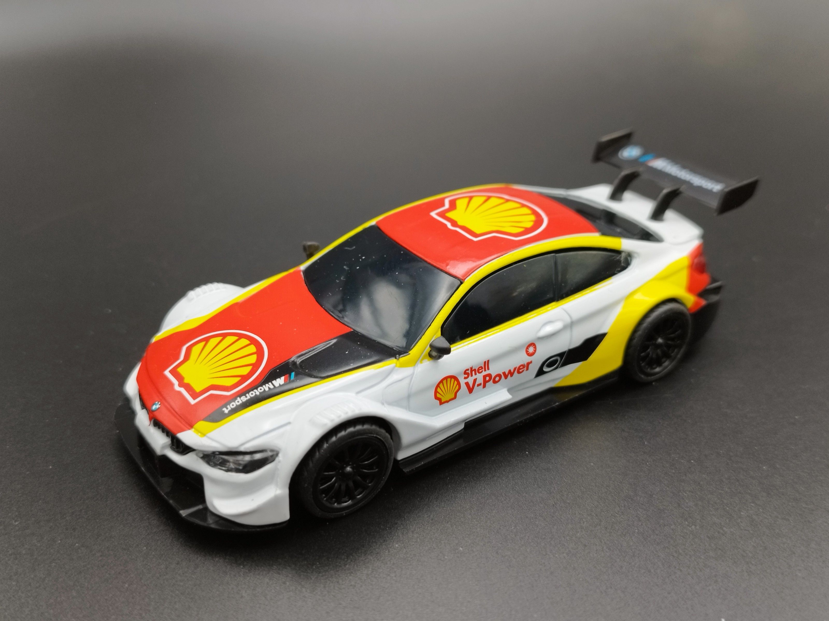 1:41 Shell BMW M4 Motorsport model z napędem