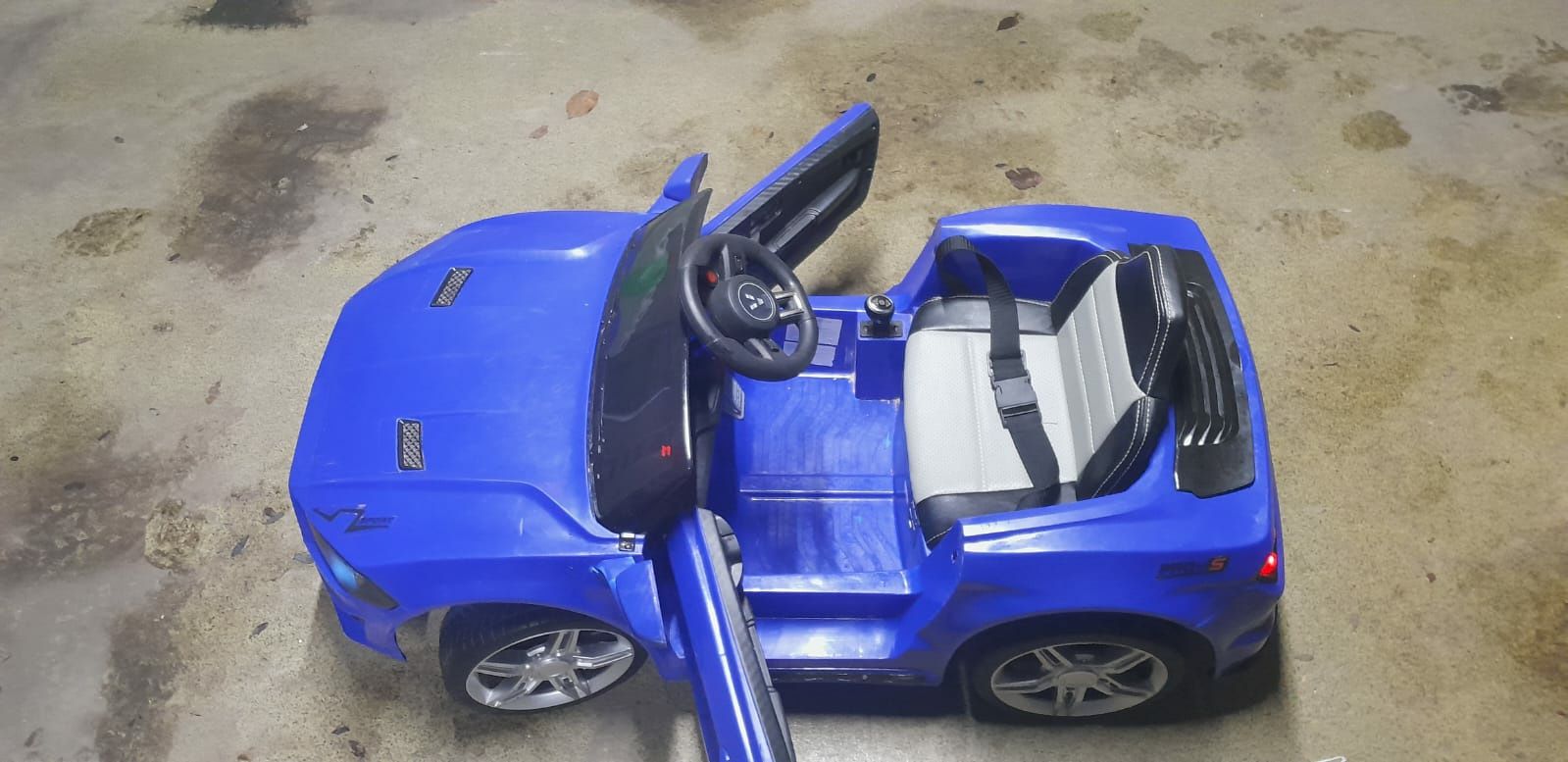Auto samochód na akumulator
