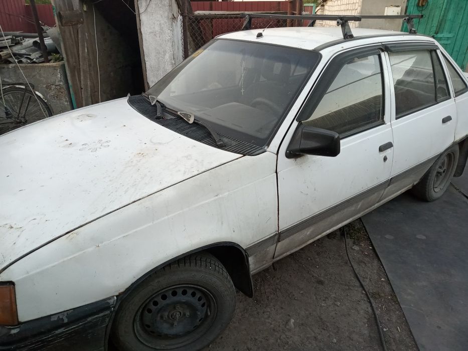 Продам Кадет 1.4 торг