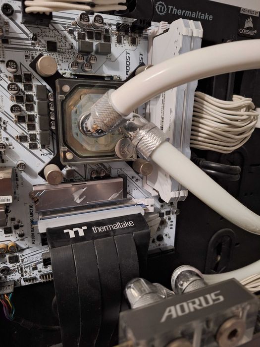 i5 9400F 16GB GTX1080Ti 11GB RGB chłodzenie wodne