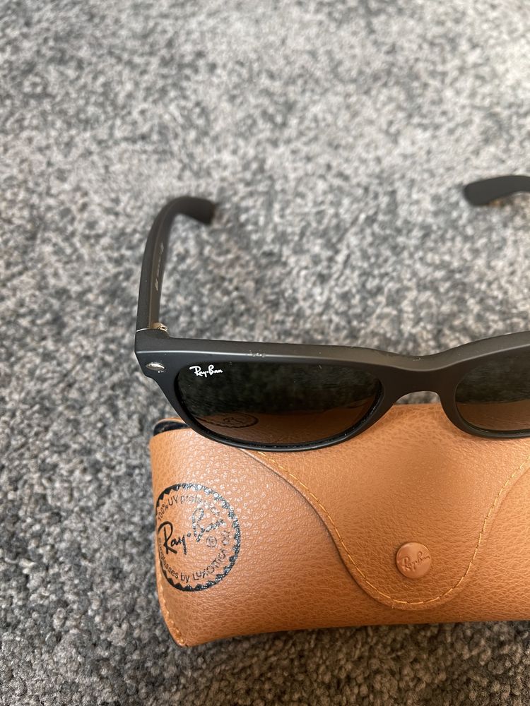 Okulary przeciwsłoneczne Ray-Ban New Wayfarer RB2132 (rozm. 55)