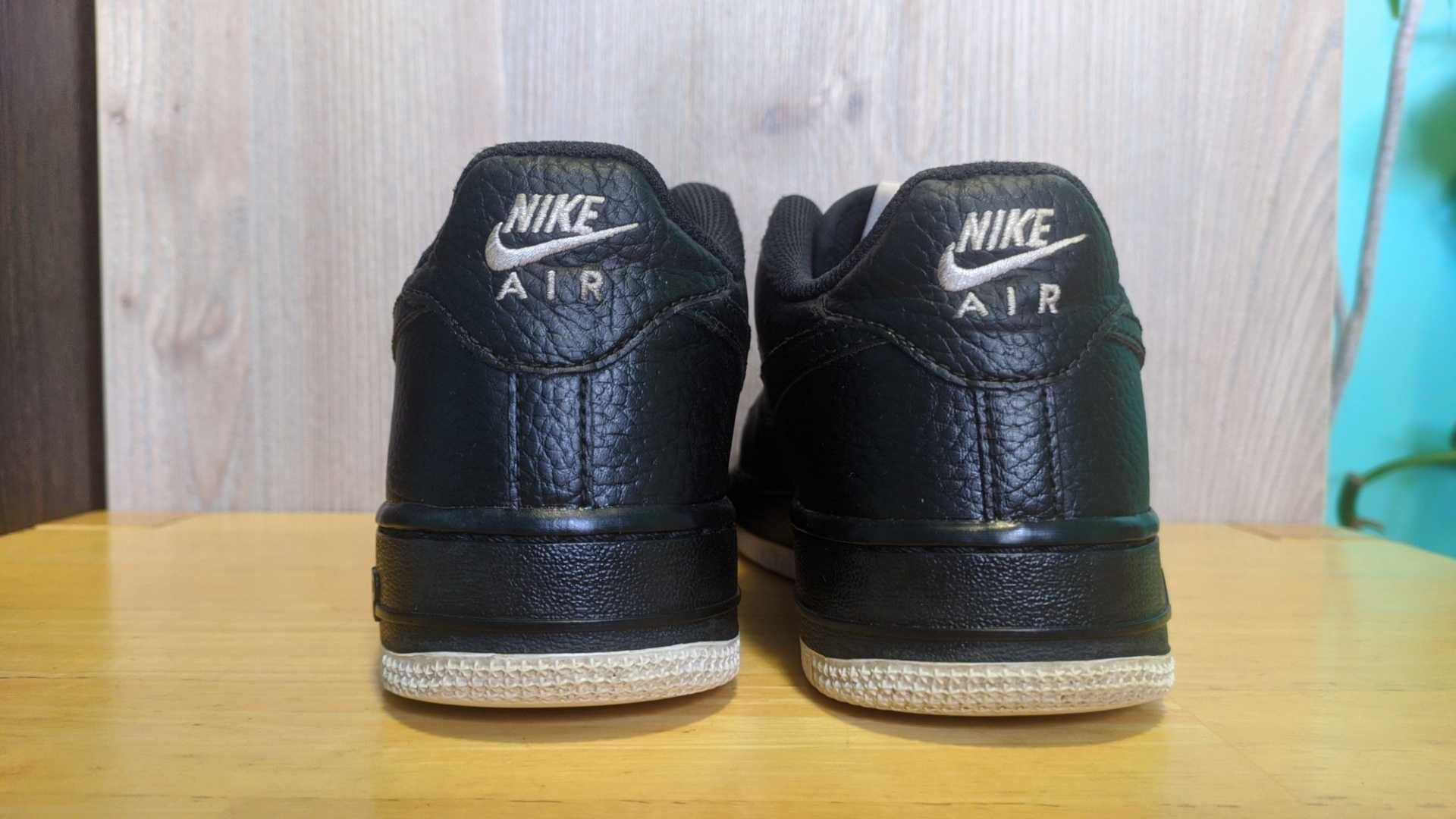 Кожаные кроссовки Nike Air Force