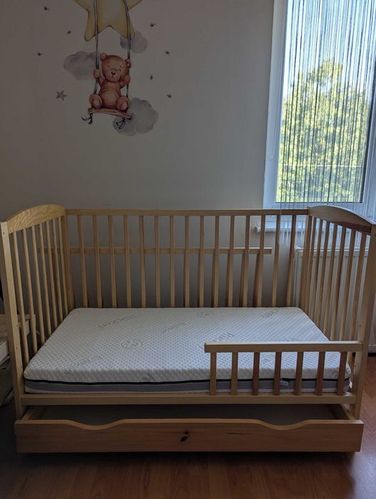 Łóżeczko drewniane z szufladą