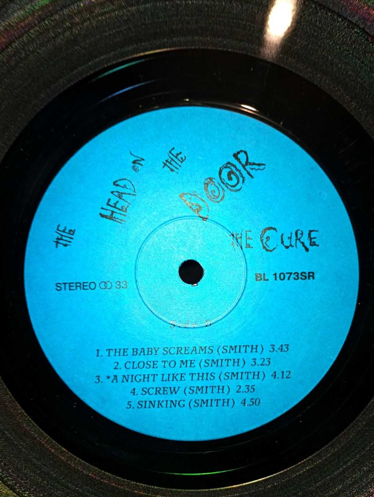 Виниловые пластинки R.E.M. и The Cure