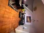 Quarto em  Vivenda, com quintal.