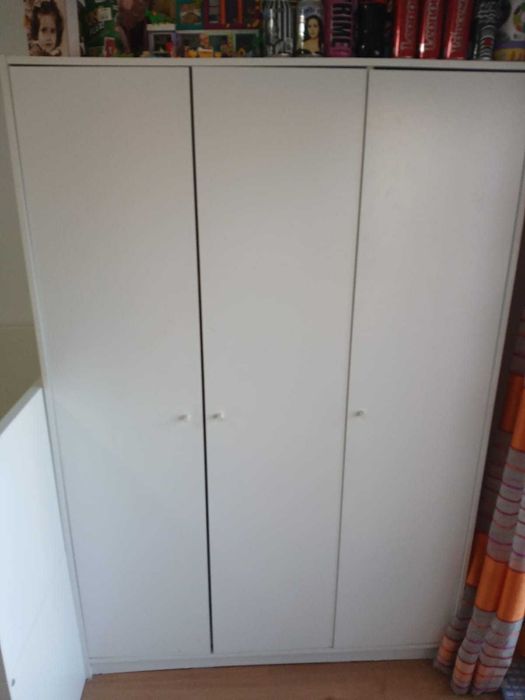 Cama e roupeiro de criança