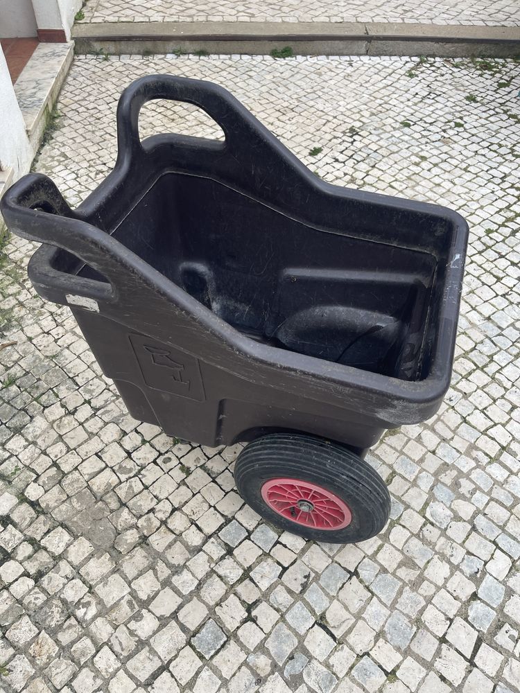 Vendo carrinho de ração
