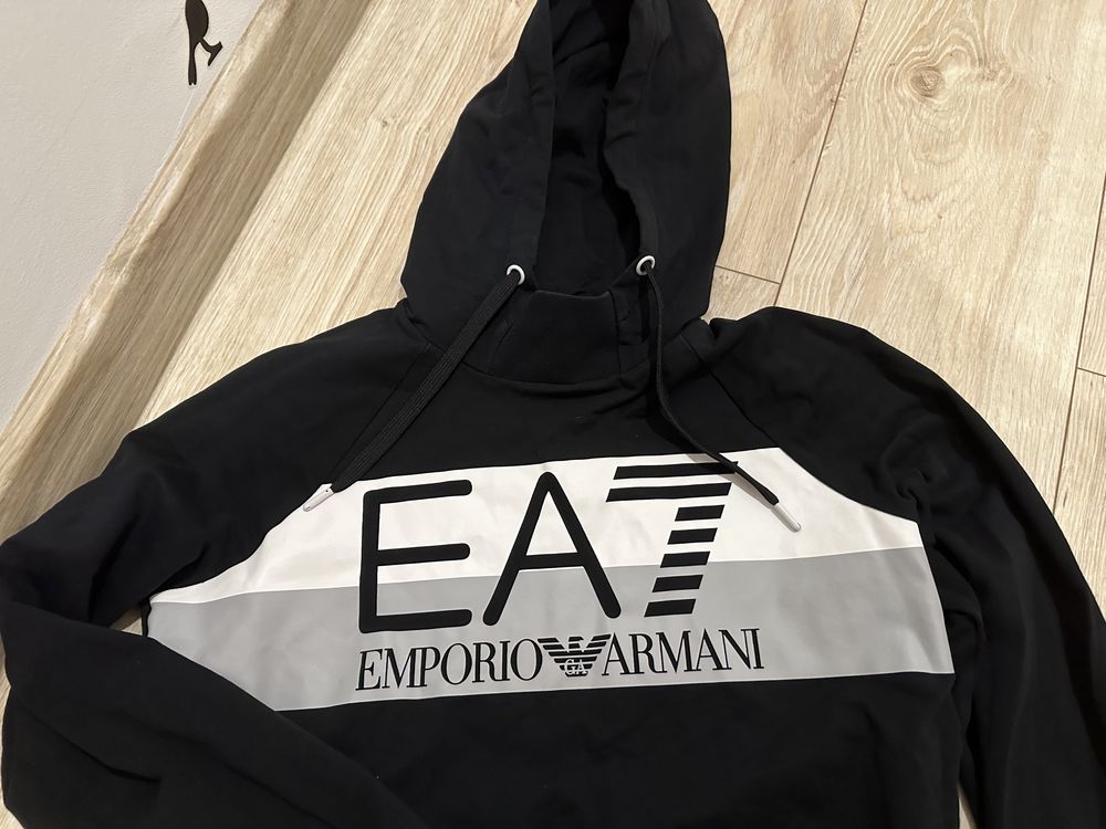 Śliczna Bluza EA7 Emporio Armanii
