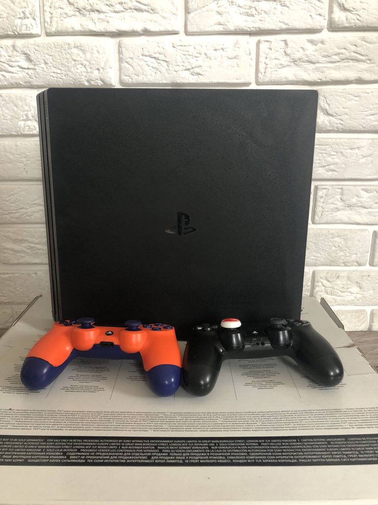 Sony PS4 Pro 1TB + 2гри