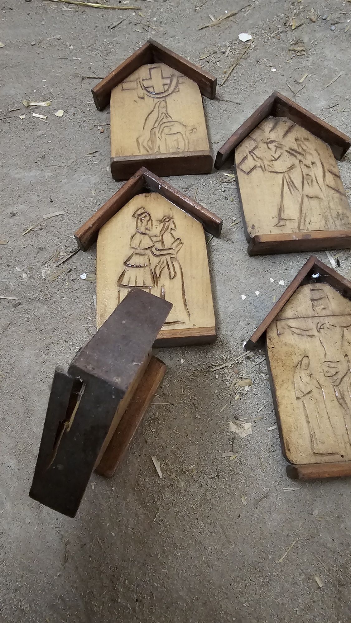 Stacje drogi krzyżowej z drewna 14 stacji kapliczki krzyż ikony Jezus