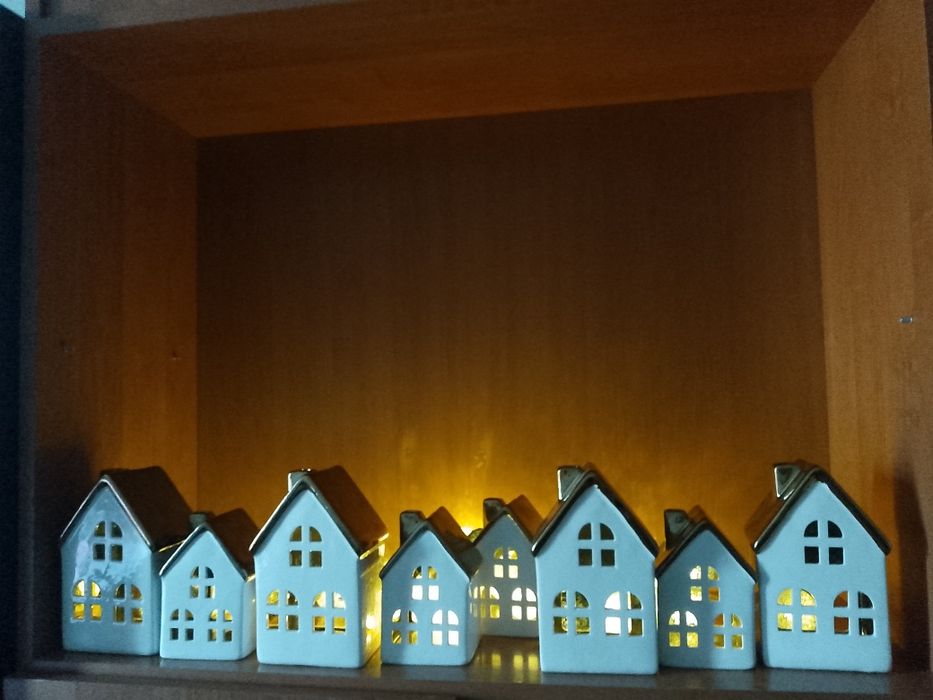 Будиночки свічники 200 грн шт.