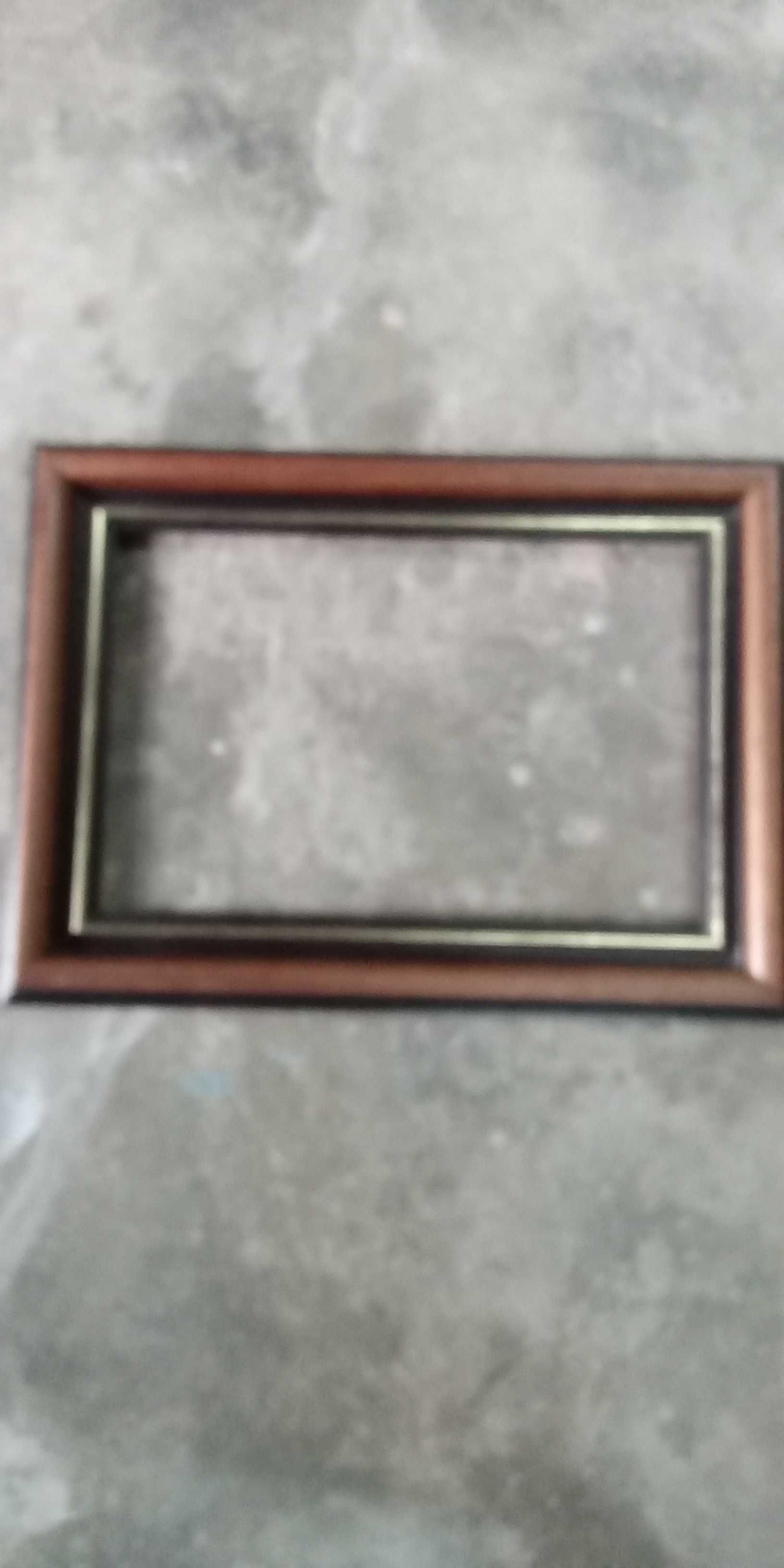 Moldura s/ espelho,  com 42x28 cm e 1 moldura: 1 pequena incrustações
