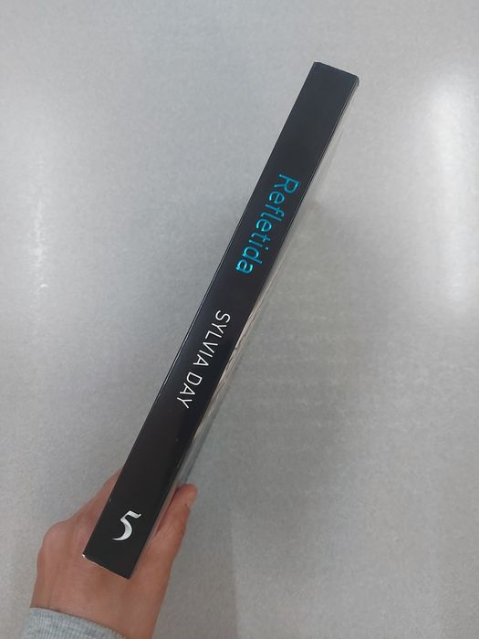 Livro | Refletida | Sylvia Day | NOVO