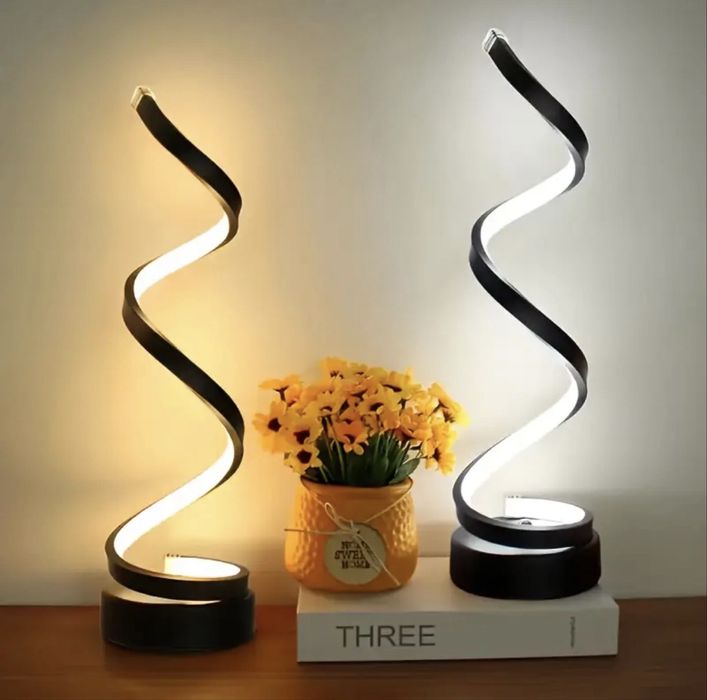 Czarna przewodowa spiralna lampa nocna