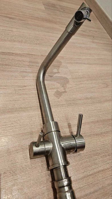 Kran kuchenny z dodatkowym kranikiem do wody filtrowanej