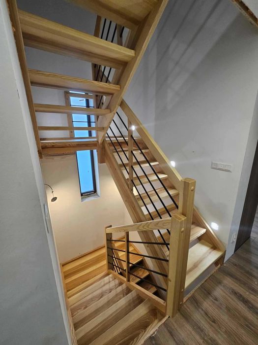 Schody drewniane dąb , buk , jesion Trepy  Producent Podkarpackie