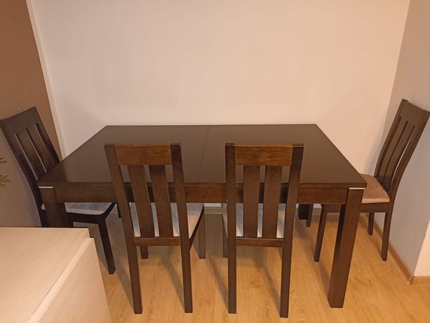 Stół z krzesłami - rozkladany