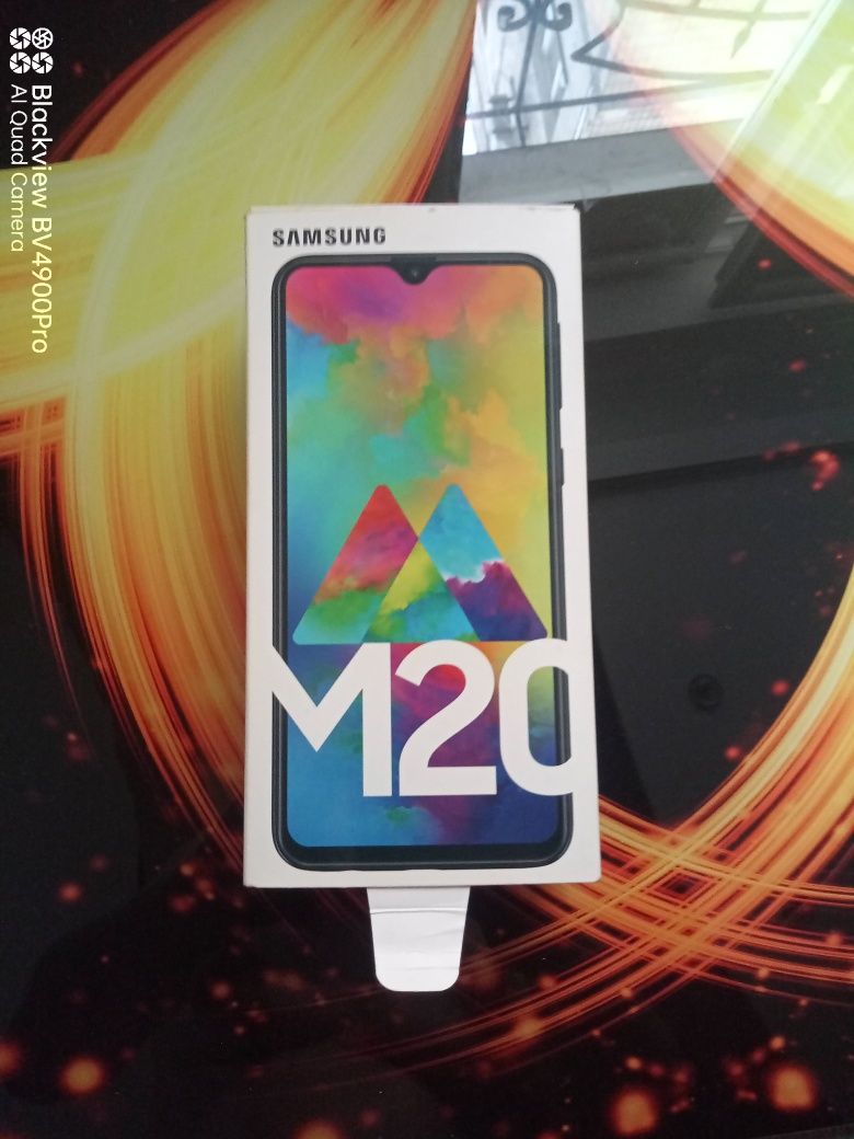 Телефон Samsung Galaxy M20