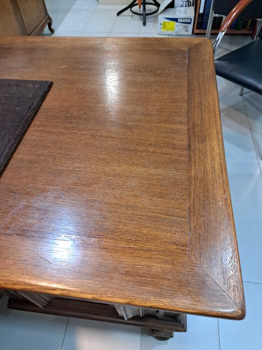 Stare dębowe biurko.