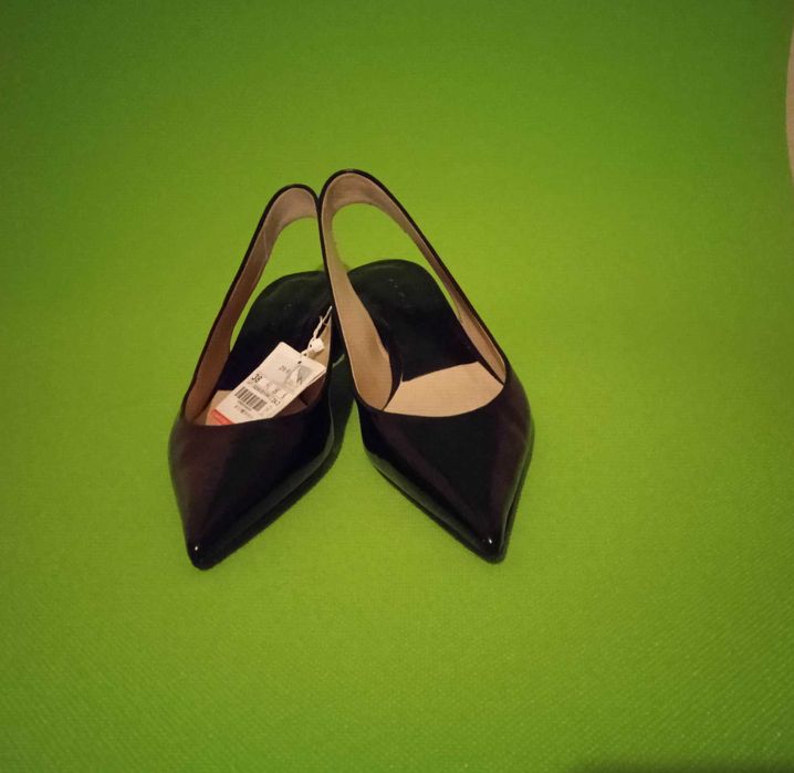 Стильні босоніжки-слінгбеки Zara