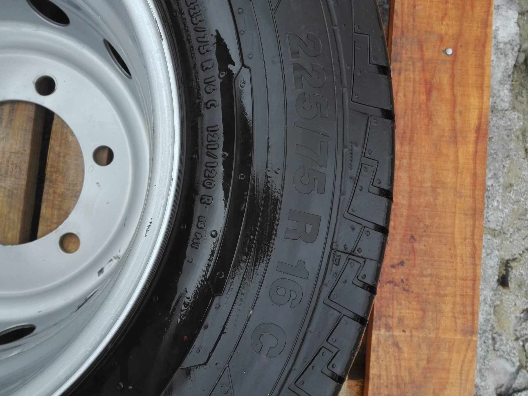 Opona Continental 225/75R16C