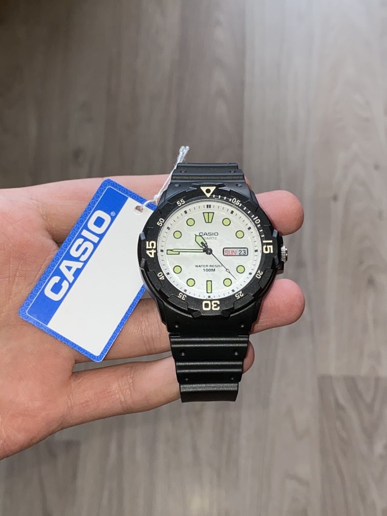Новые Casio MRW-200H-7EVDF мужские часы