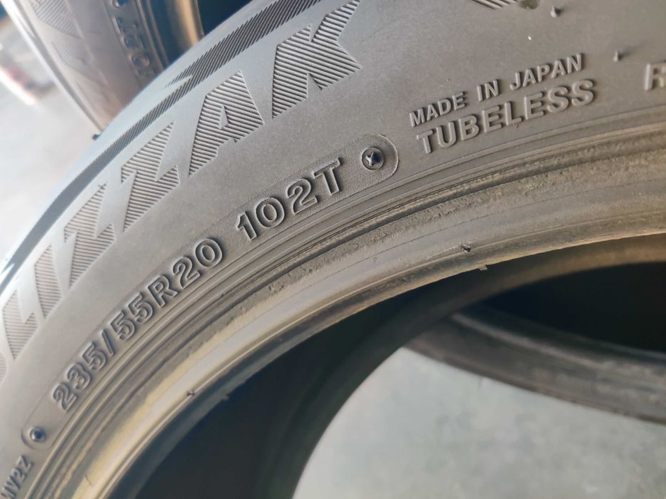 R20 235 55 Bridgestone Blizzak DM-V2 зимові шини