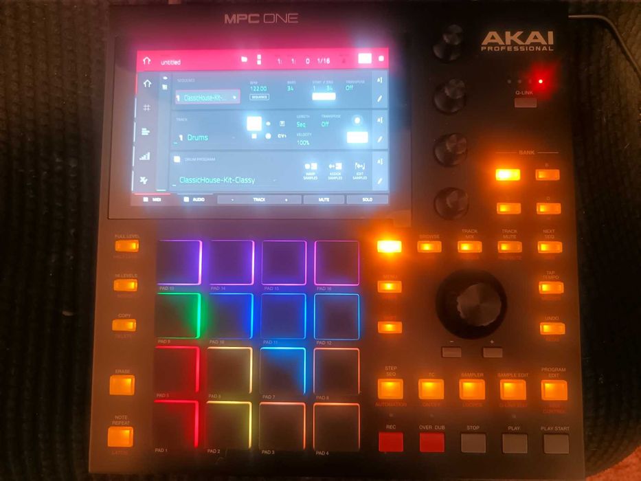 Новий akai MPC one зі США