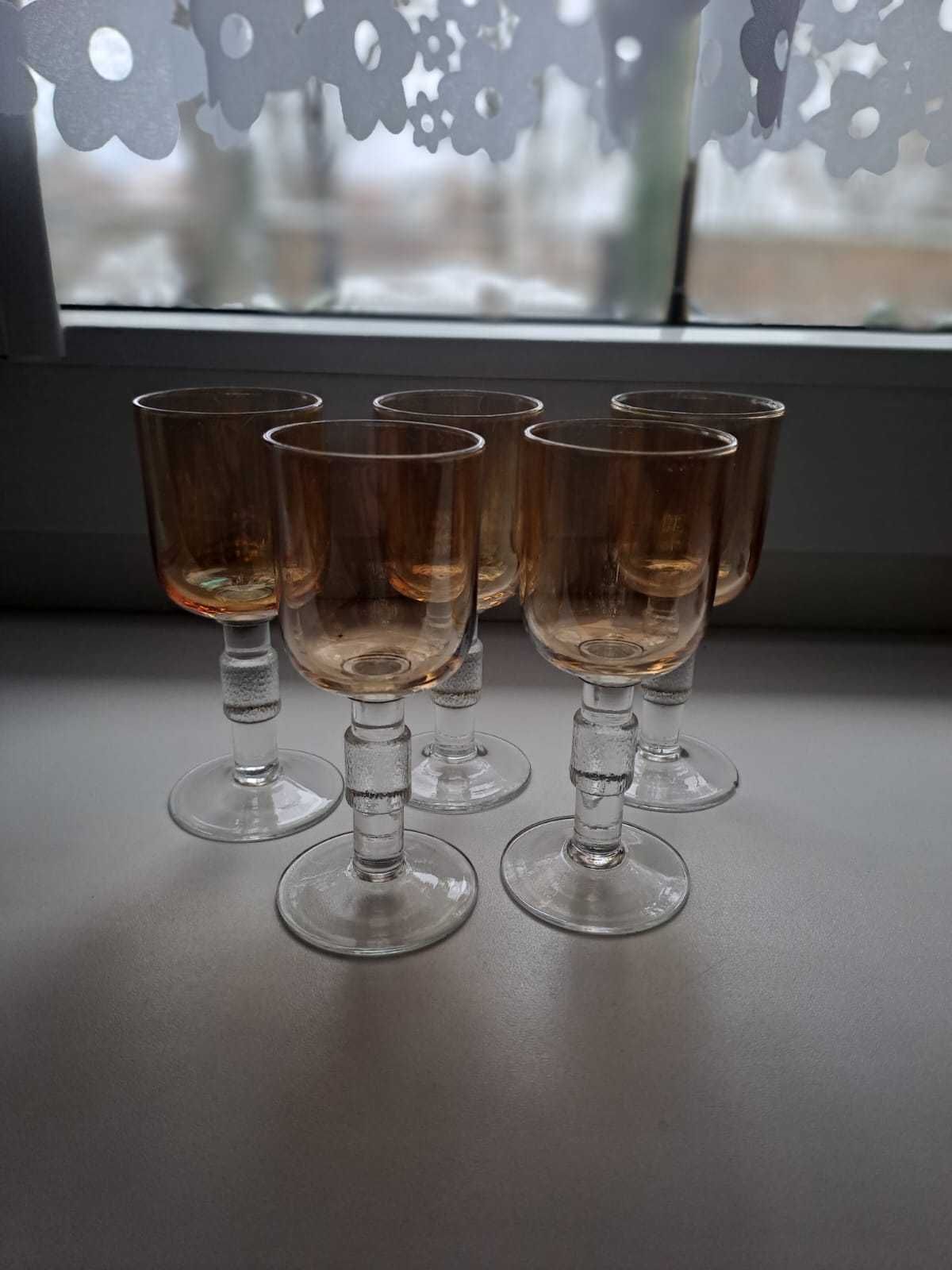 Brązowe kieliszki z okresu PRL, lata 80