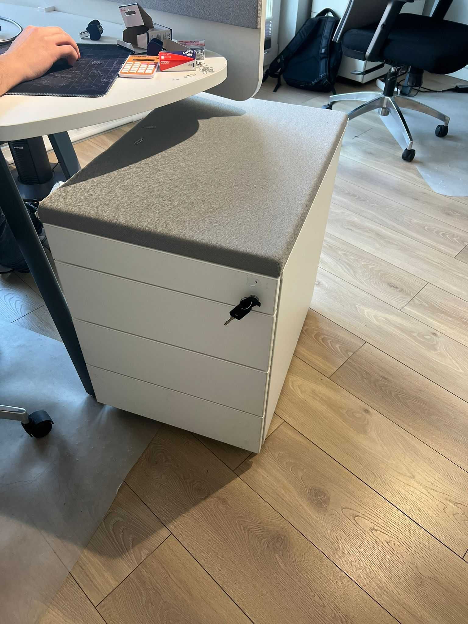 Biurko pracownicze duże,