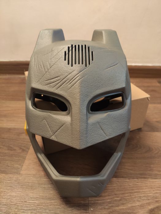 Маска бетмена. Говорит и светится.