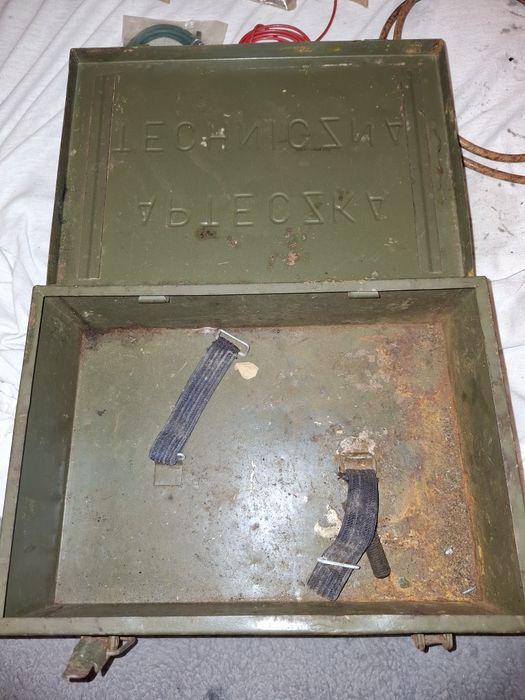 Apteczka techniczna z wyposażeniem skot  czolg zabytkowa