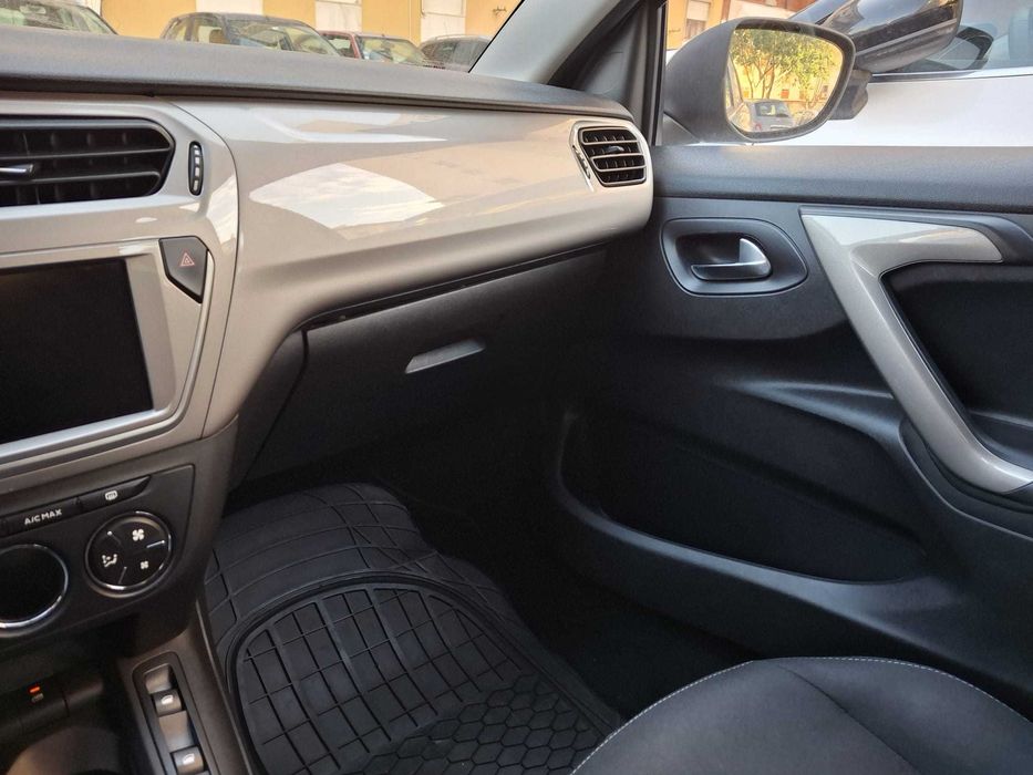 Citroen C-Elysée (Sempre assistido na marca,livro de revisões)