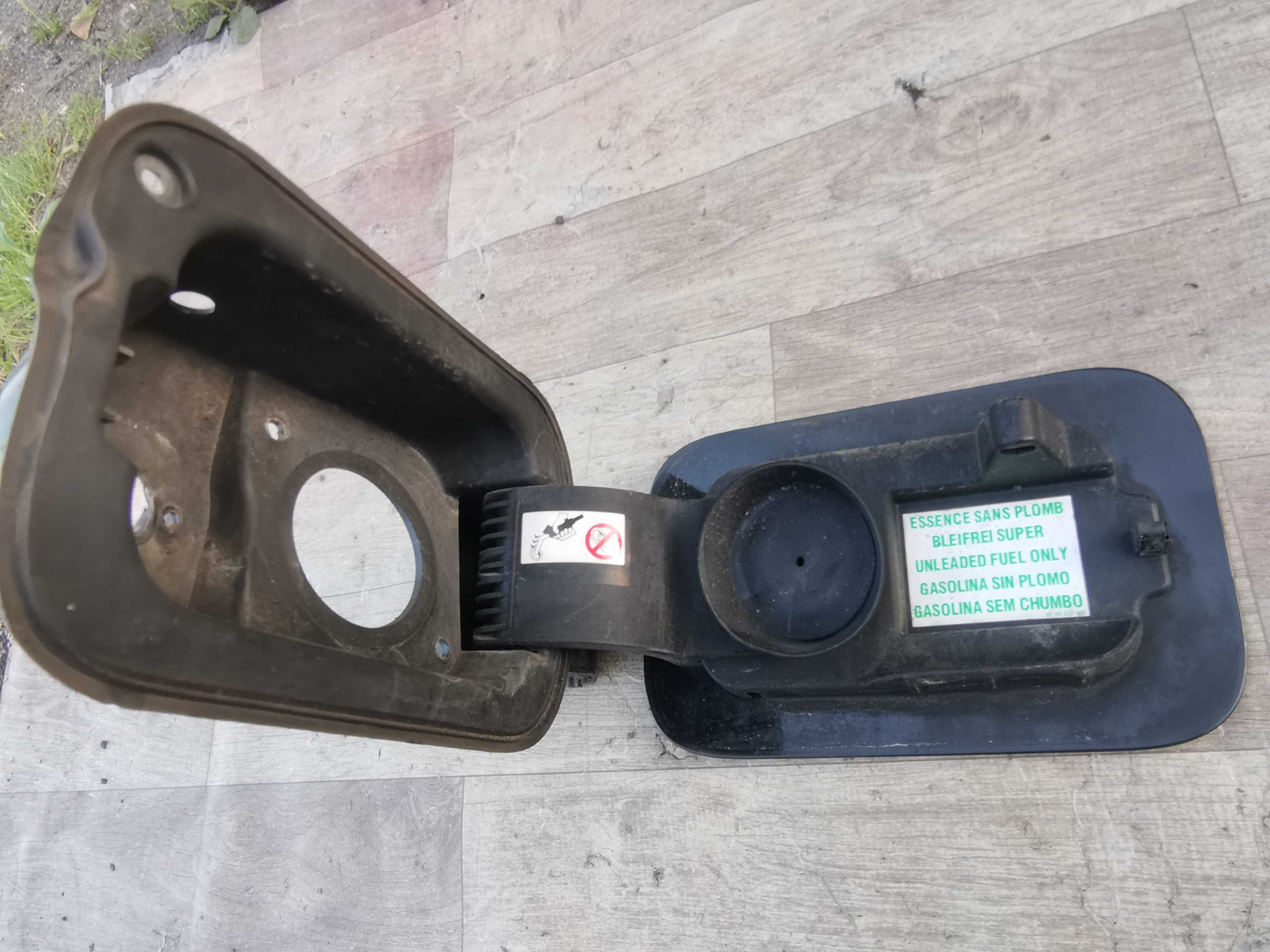Renault Scenic II Klapka wlewu paliwa NV676