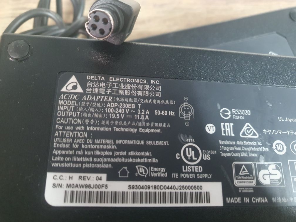 Зарядка зарядное блок питания живлення Deltaelectronics 230w 4pin ориг
