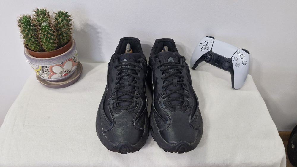 Кросівки Adidas Oznova.Розмір 42.5