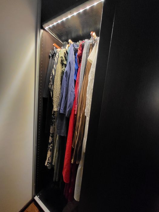 Armário IKEA com iluminação