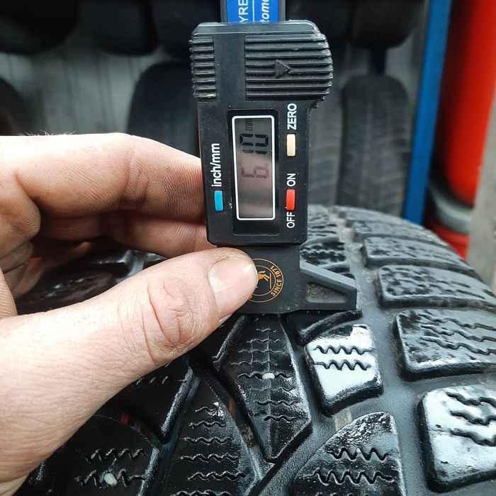 Opony Zimowe DUNLOP 215/60R17C 104/102H