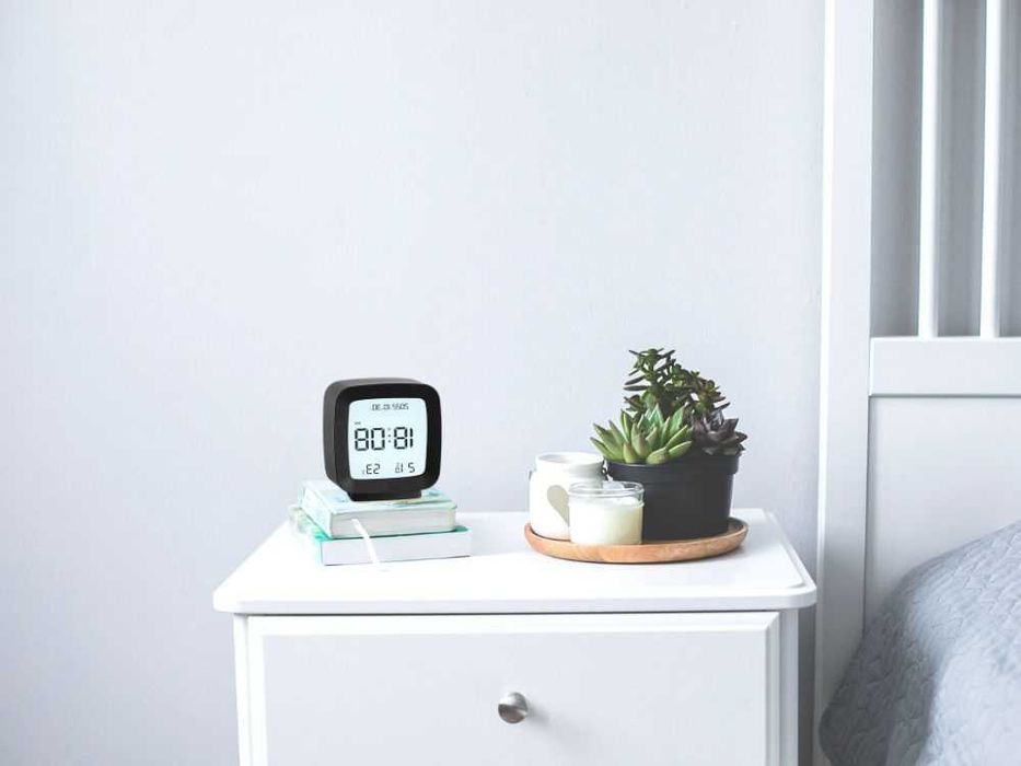 Zegar budzik z datą i temperaturą z funkcją drzemki czarny